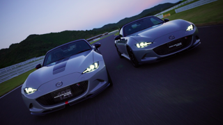 ESPÍRITO JINBA ITTAI SUBLIMADO NOS EXEMPLARES DE COLEÇÃO MAZDA SPIRIT RACING ROADSTER E ROADSTER 12R